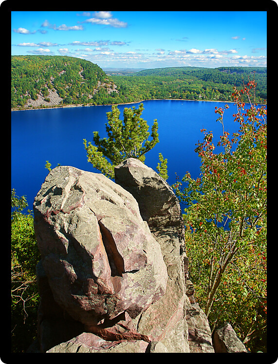 Rocky outcrop over Devils Lake State Park in Wisconsin.