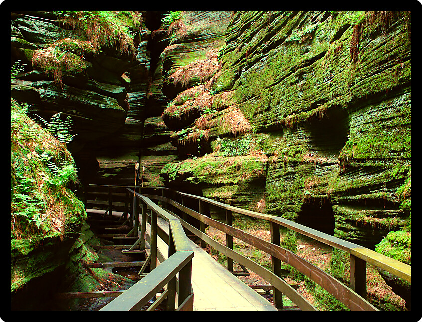 Witches Gulch is a beautiful slot canyon in the Wisconsin Dells.