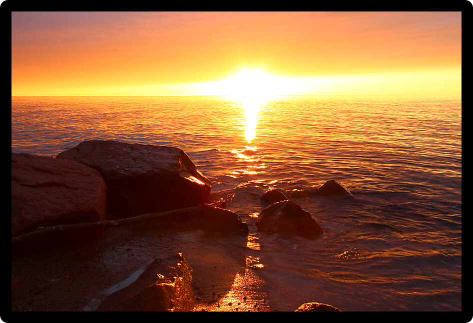 Beaches of Lake Superior in northern Michigan are a spectacular summer vacation destination.