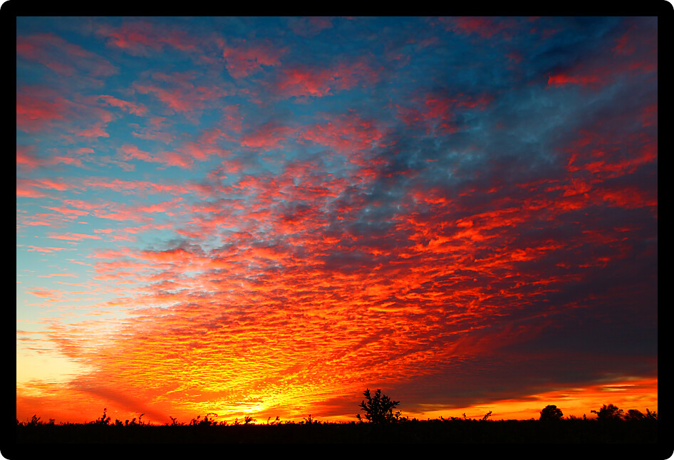 Spectacular sunset colors over the landscape of central Florida.