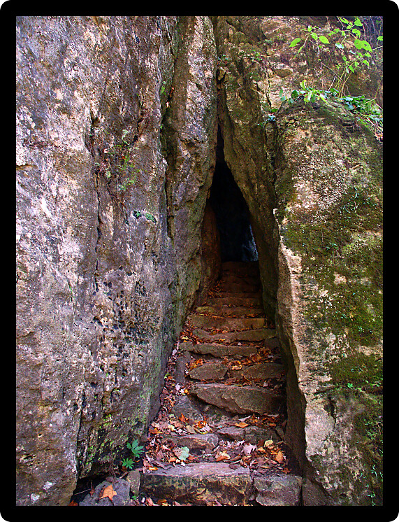 Narrow corridor through giant rocks at Maquoketa Caves in Iowa.